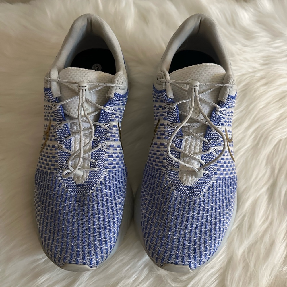 Nike Air Zoom React Infinity Flyknit Women’s Sneakers - Picture 2 of 6